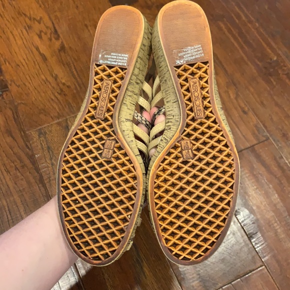 Aerosoles beige and faux snake strapped wedge. New!! - Picture 6 of 8